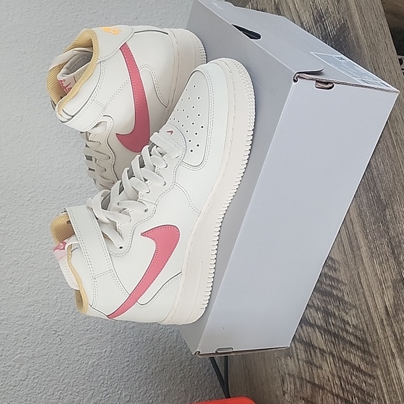 NIKE AIR FORCE 1 MID 6Y-7.5 W - Picture 1 of 9